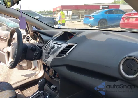 2013 Ford Fiesta Se z USA, uszkodzony, nr VIN 3FADP4BJ2DM174459